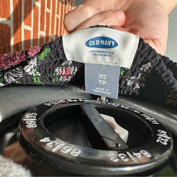 OLD NAVY Summer Floral Cami Mini Stretch Fit and
Flare Dress - Picture 9 of 10